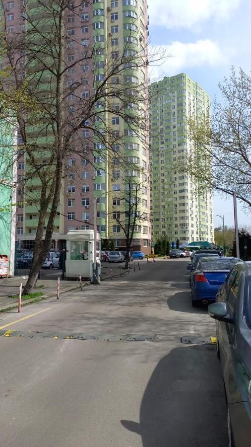 1 Поверх Ж К Паркові Озера Метро Дарниця Apartamento Kiev Exterior foto