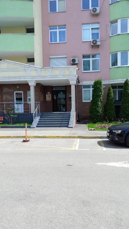 1 Поверх Ж К Паркові Озера Метро Дарниця Apartamento Kiev Exterior foto