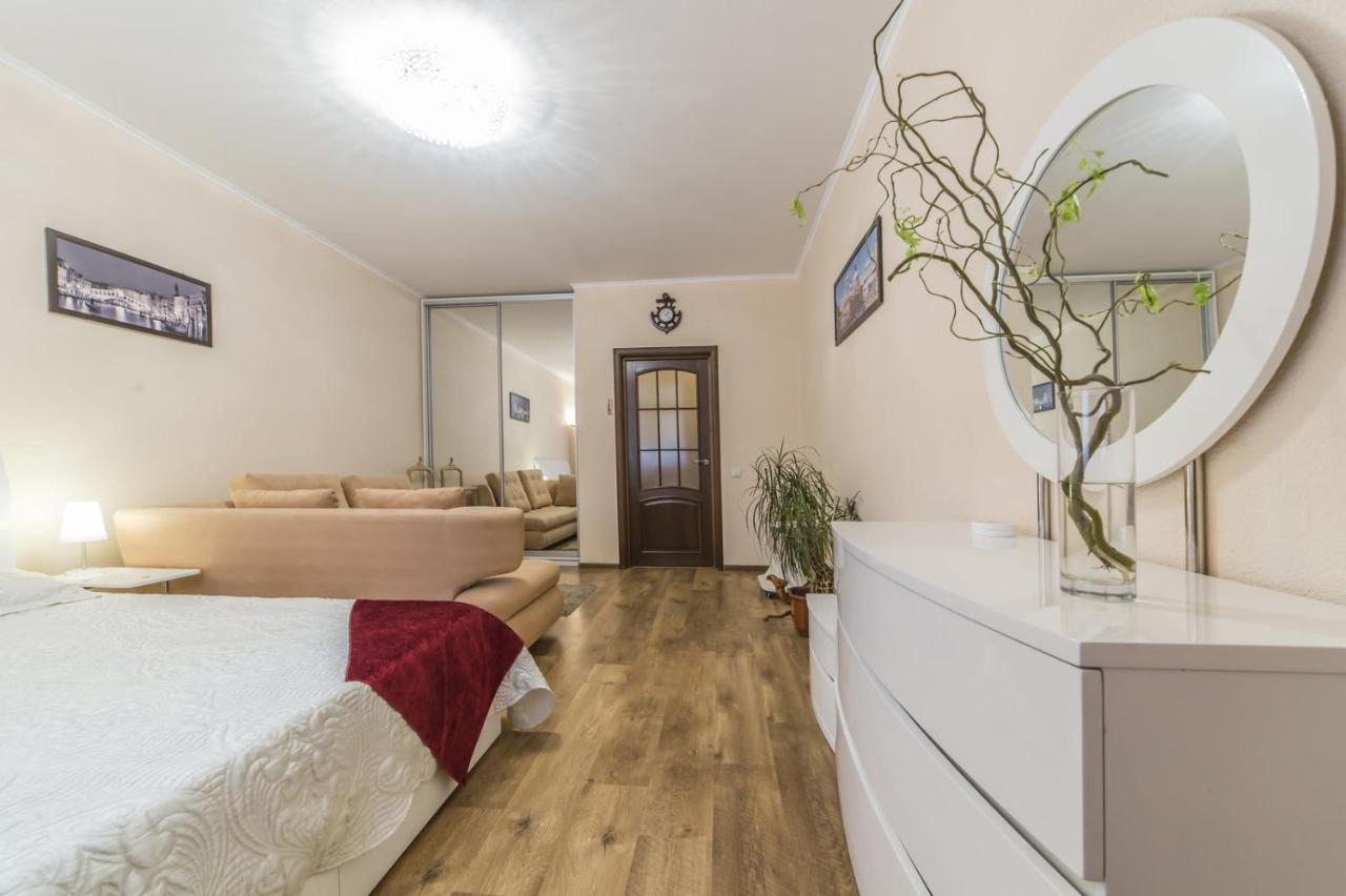 1 Поверх Ж К Паркові Озера Метро Дарниця Apartamento Kiev Exterior foto