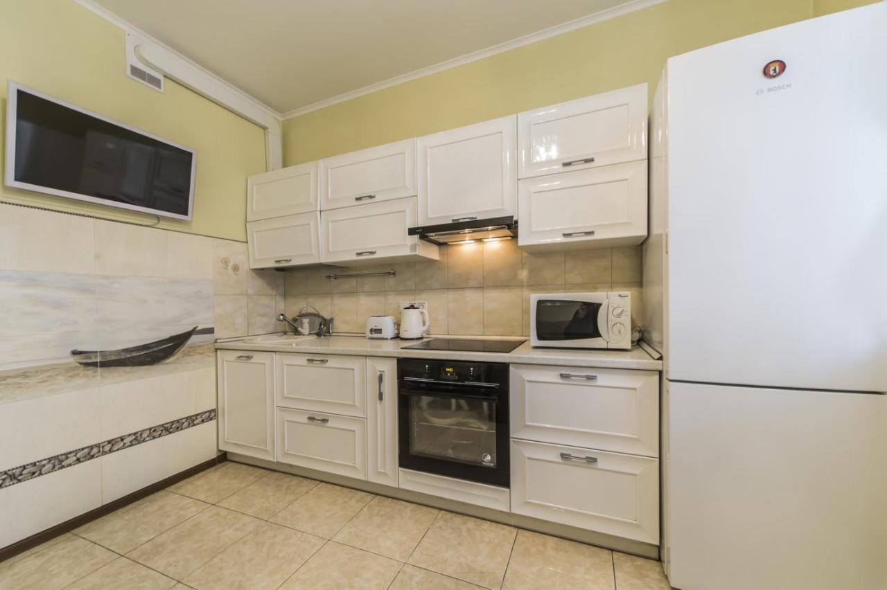 1 Поверх Ж К Паркові Озера Метро Дарниця Apartamento Kiev Exterior foto