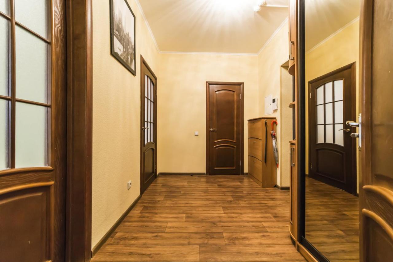 1 Поверх Ж К Паркові Озера Метро Дарниця Apartamento Kiev Exterior foto